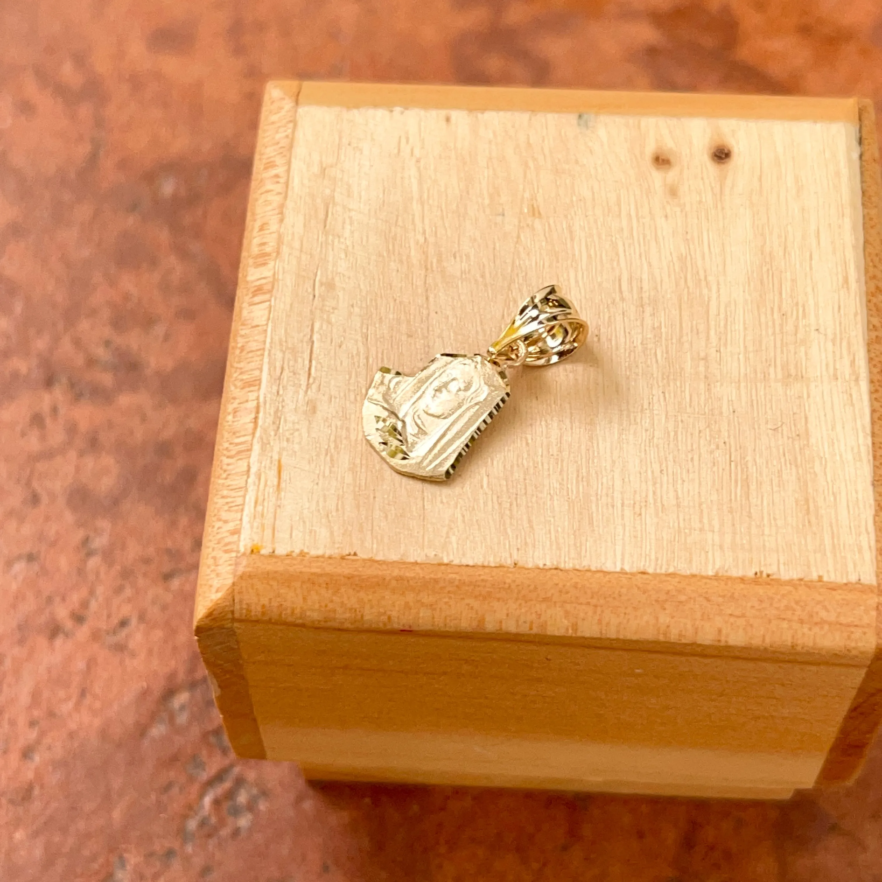 14KT Yellow Gold Diamond-Cut Satin Mother Mary Head Pendant Charm