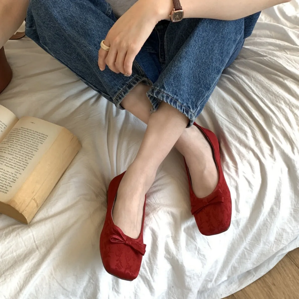 2024 Retro Chinese Style Red Flat Wedding Shoes for Women – Traditional Qipao, French-Inspired, Soft Low Heel Ballet Flats