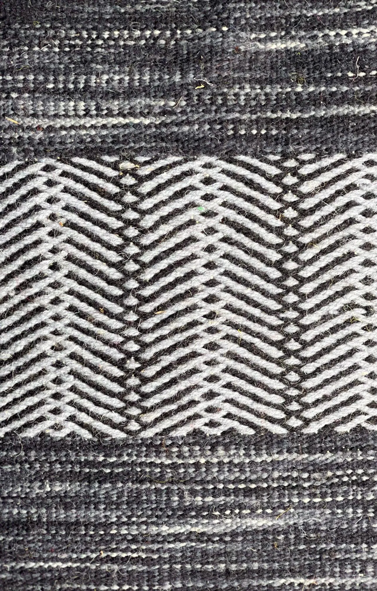Anzal's Flatweave x Zanafi Pillow - Grey/Black