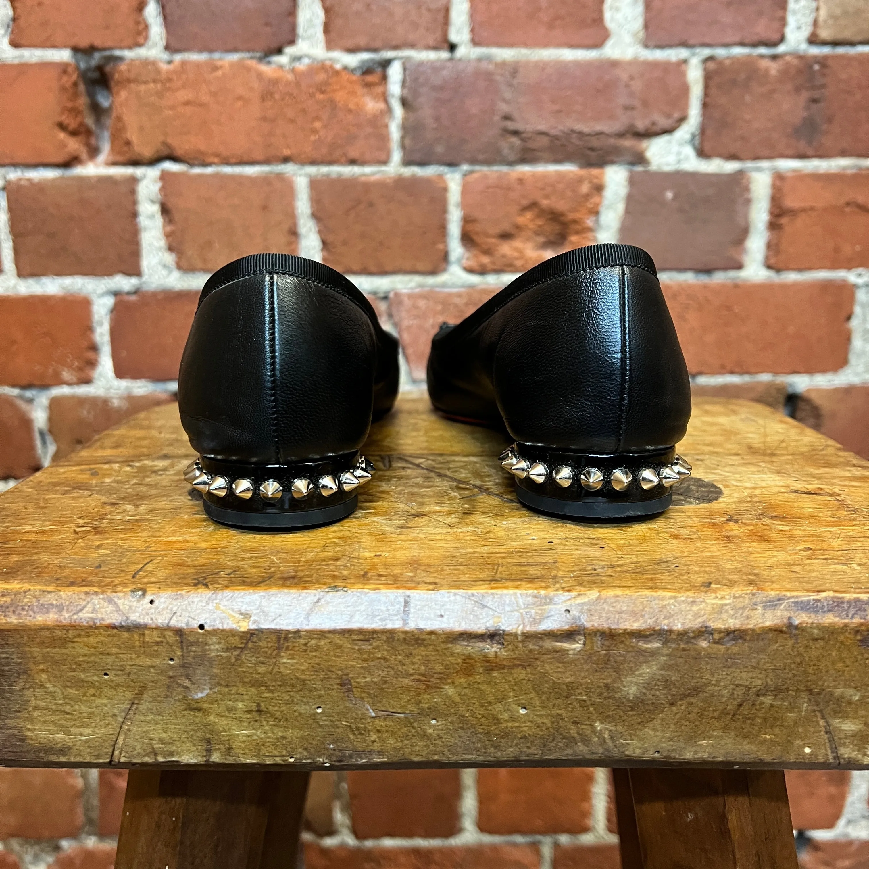 CHRISTIAN LOUBOUTIN Studded flats 39