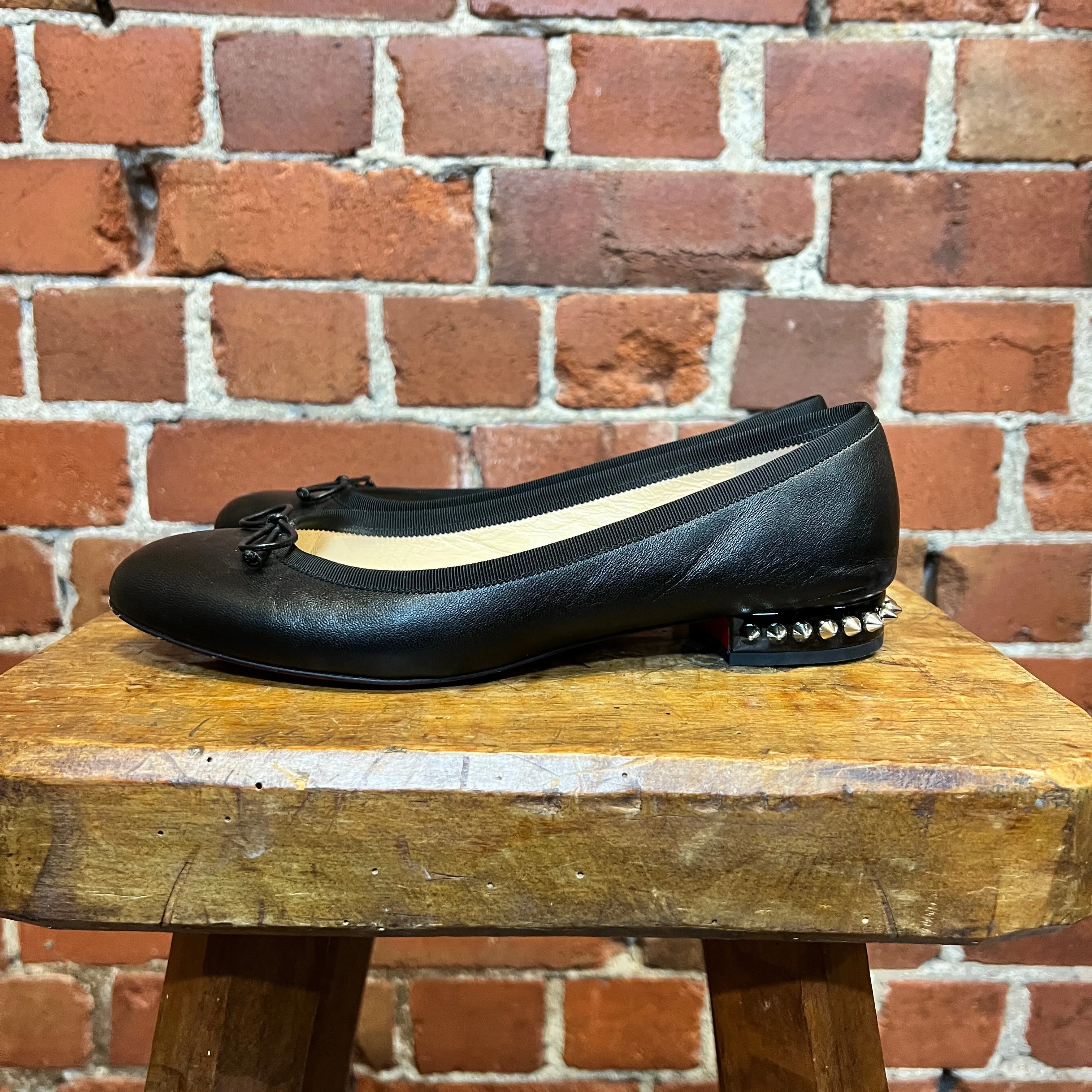 CHRISTIAN LOUBOUTIN Studded flats 39