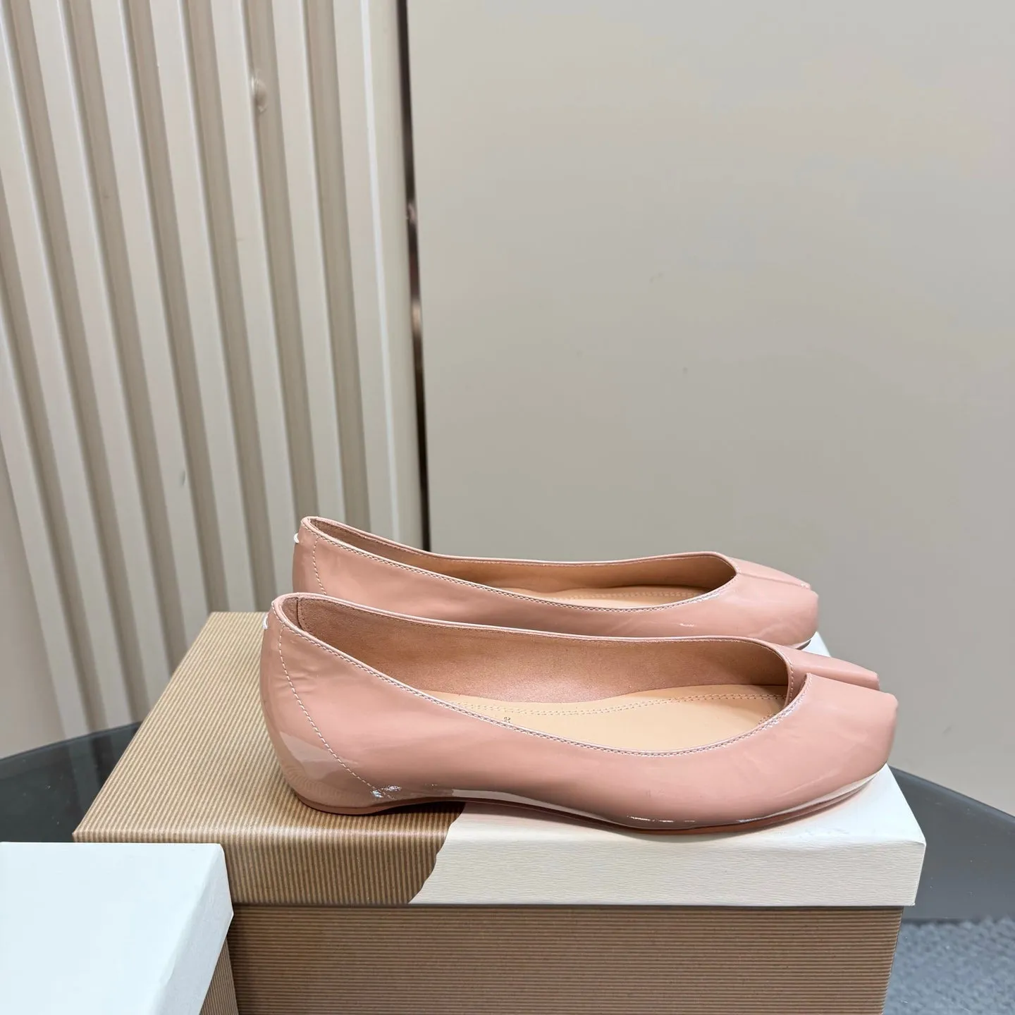 CL x Margiela Tabi Flat Shoes Patent Leather 239098