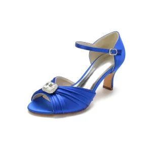 Elegant Pump with Buckle Accent