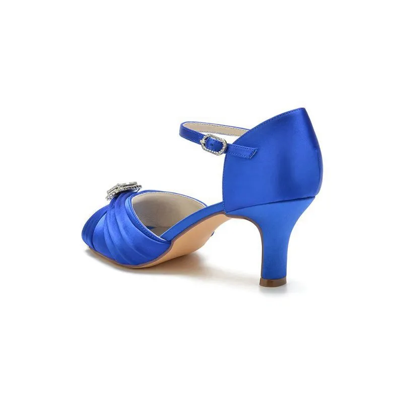 Elegant Pump with Buckle Accent