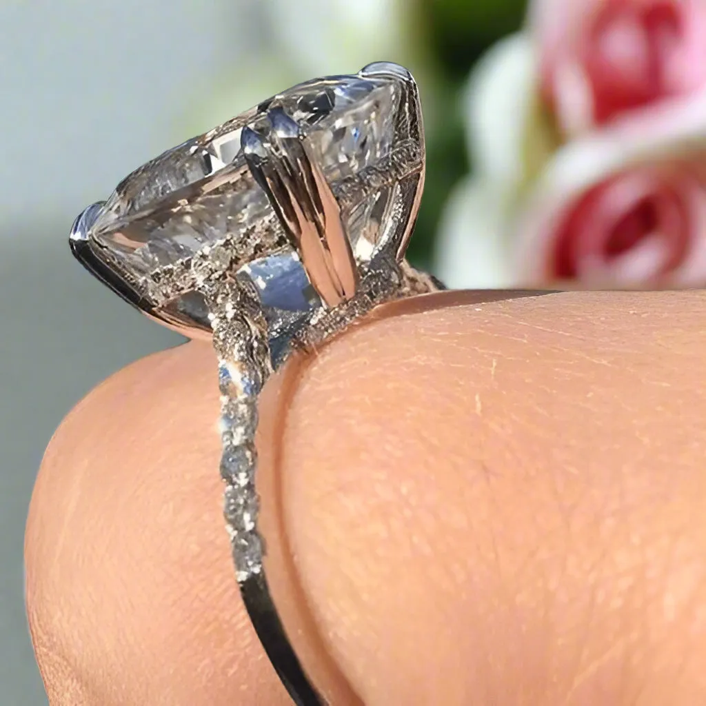 Gorgeous Oval Cut Diamond Engagement Ring