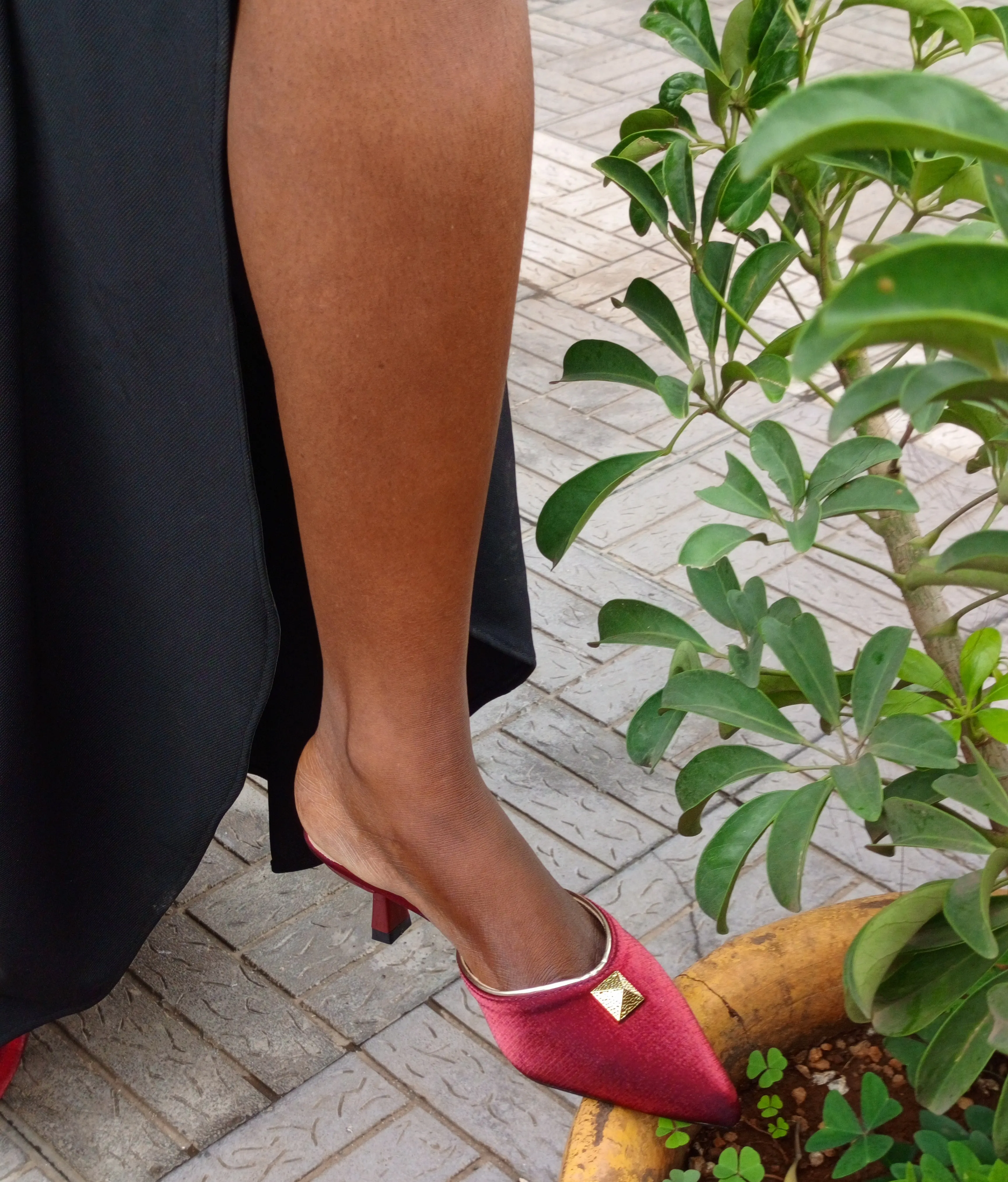 Haboon Fashion Red Pointed-Toe Mules