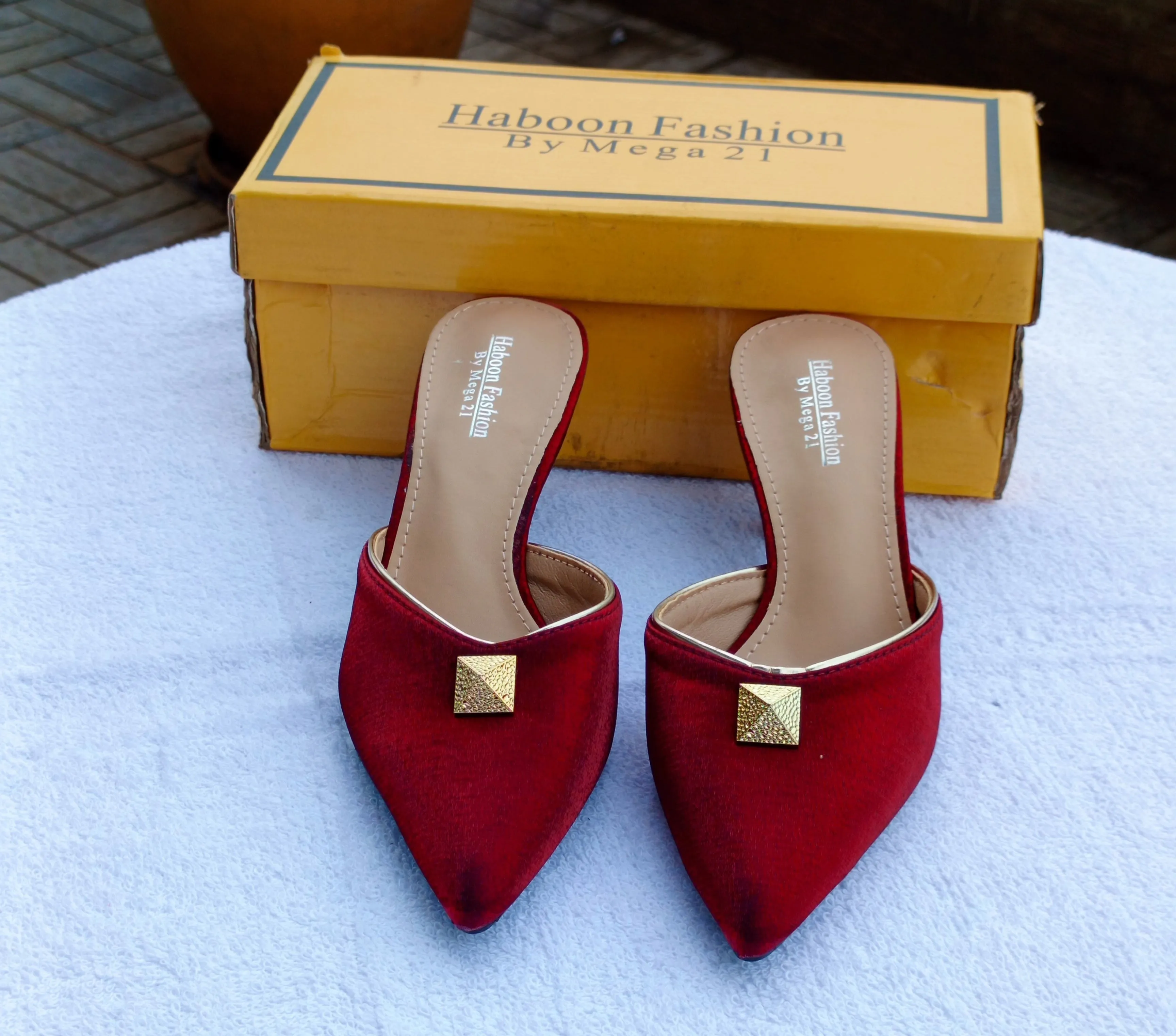 Haboon Fashion Red Pointed-Toe Mules
