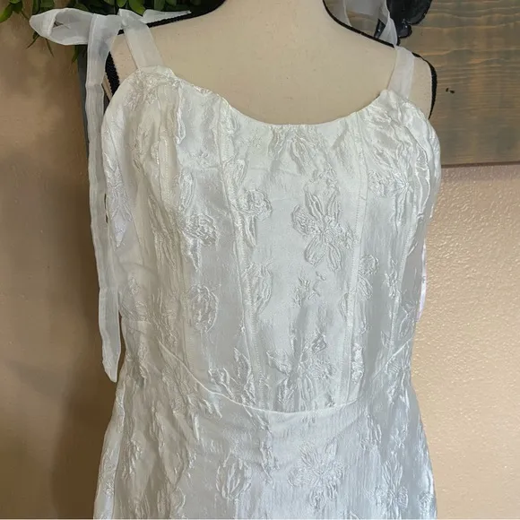 NWOT Lulus Gorgeous Persona White Satin Jacquard Tie-Strap Midi Dress