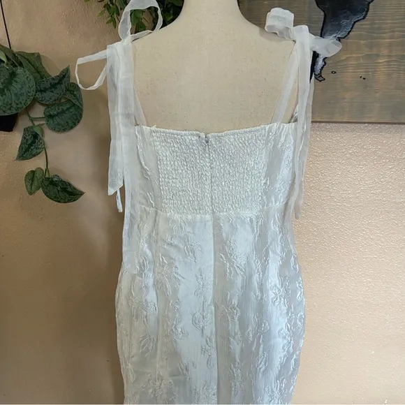 NWOT Lulus Gorgeous Persona White Satin Jacquard Tie-Strap Midi Dress