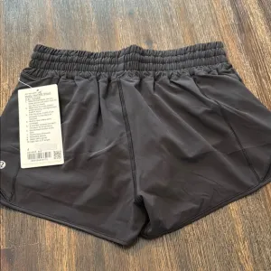 NWT Lululemon Women’s Hotty Hot HR Short 2.5” *Lined (Size 4)