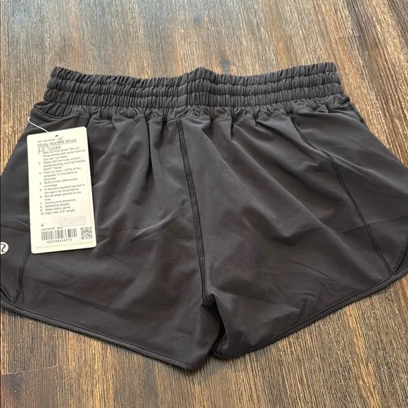 NWT Lululemon Women’s Hotty Hot HR Short 2.5” *Lined (Size 4)
