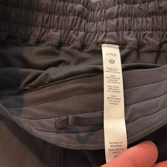 NWT Lululemon Women’s Hotty Hot HR Short 2.5” *Lined (Size 4)