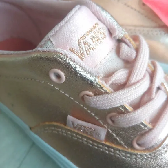 VANS NEW Classic Lace Up Rose Gold Skate Shoe