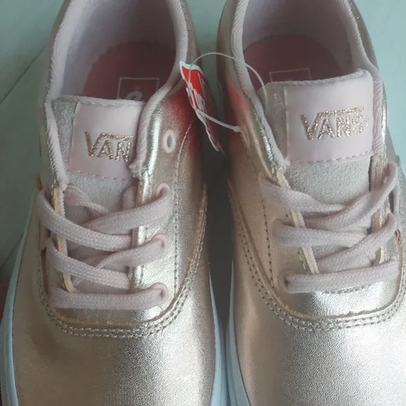 VANS NEW Classic Lace Up Rose Gold Skate Shoe