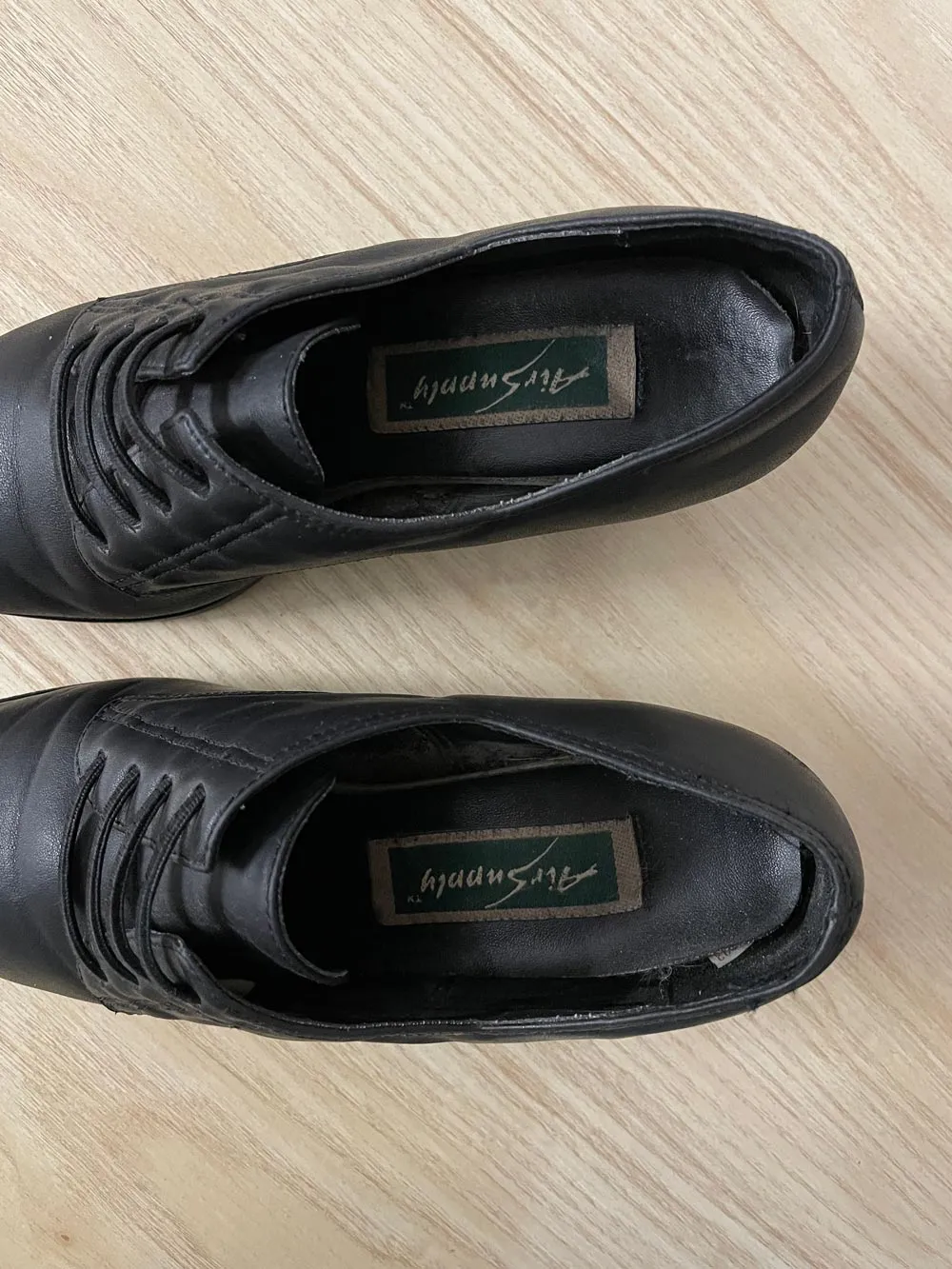 vintage 90s air supply heeled leather loafer